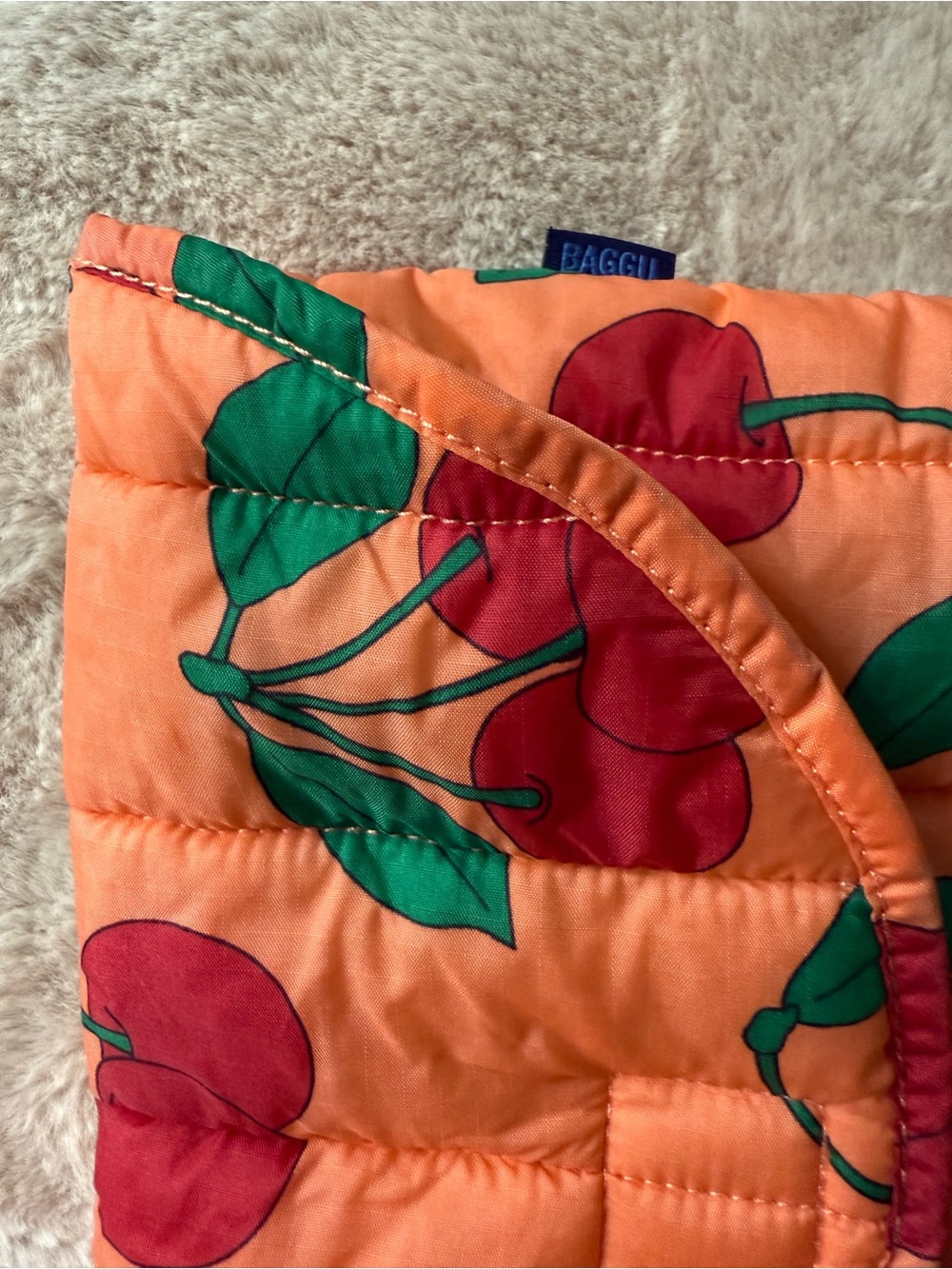 BAGGU Puffy Laptop Sleeve 13”/14” Sherbert Cherry - Picture 5 of 10